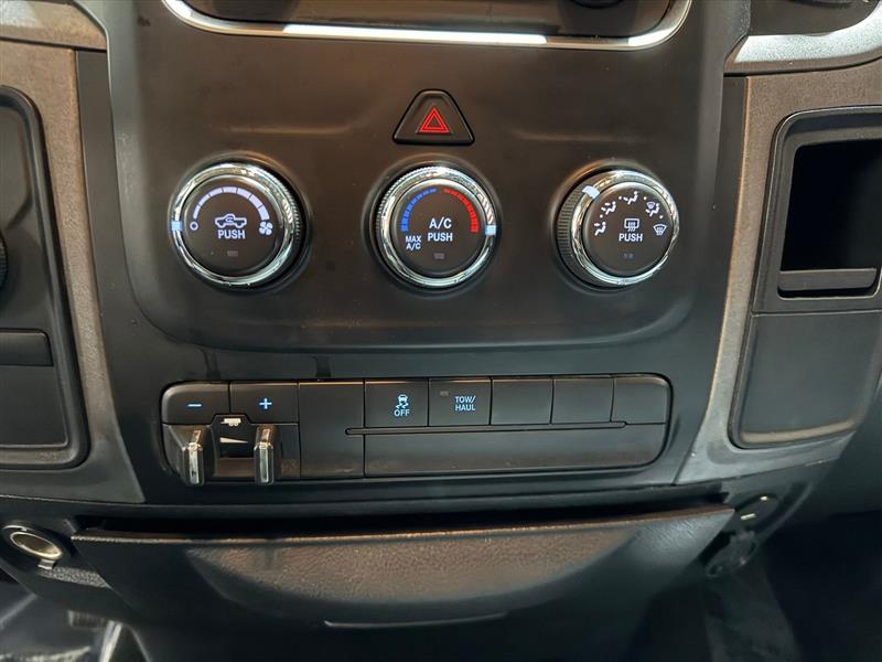 RAM 1500 Tradesman Crew Cab SWB 4WD 2017