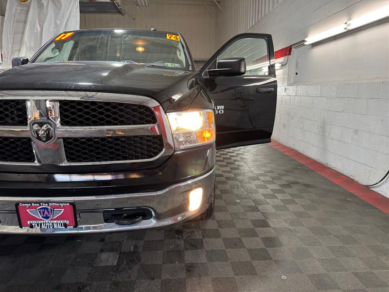 RAM 1500 Tradesman Crew Cab SWB 4WD 2017