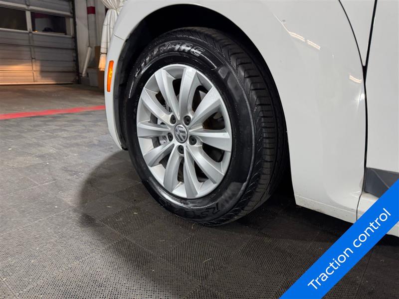 Volkswagen Beetle 1.8T Classic 2015