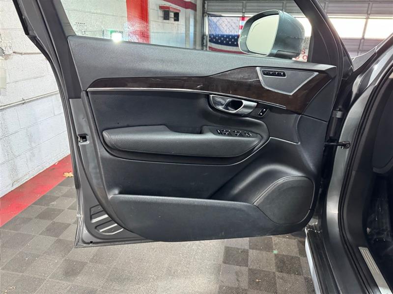 Volvo XC90 T6 Momentum AWD 2017