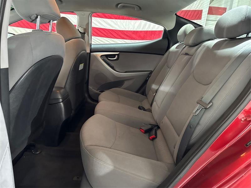 Hyundai Elantra SE 6AT 2015