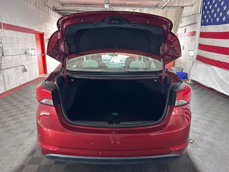 Hyundai Elantra SE 6AT 2015