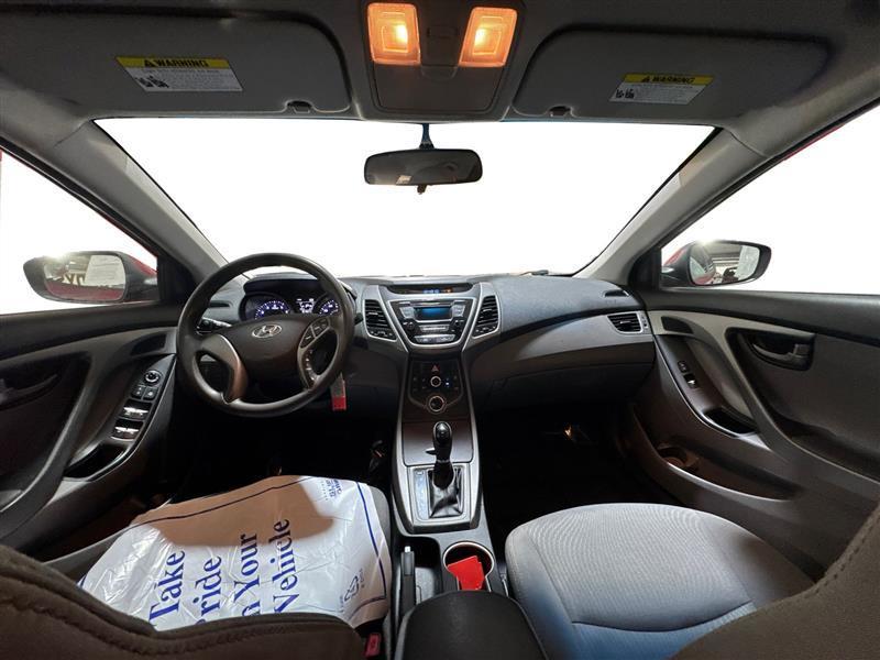 Hyundai Elantra SE 6AT 2015