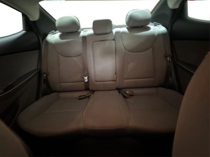 Hyundai Elantra SE 6AT 2015