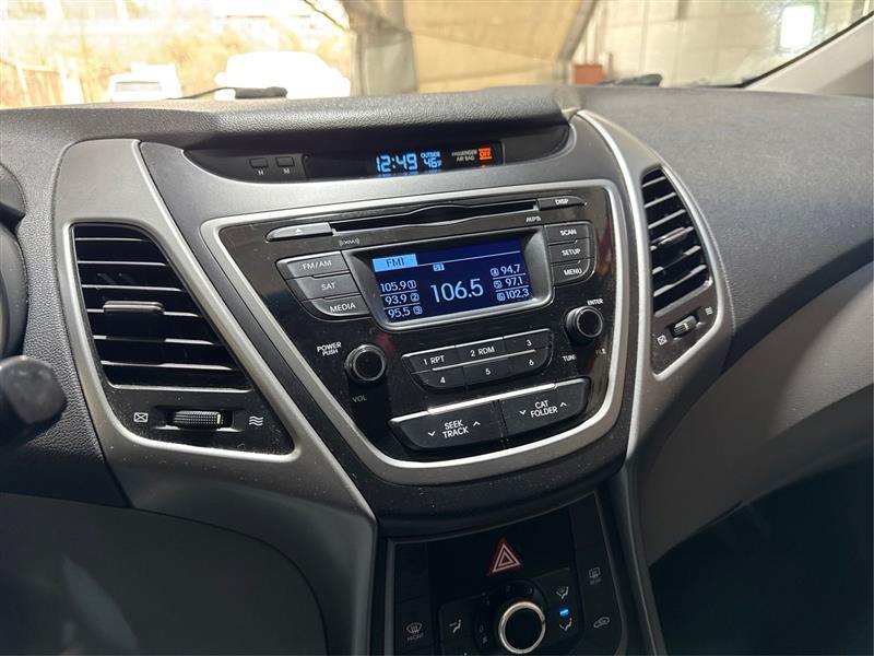 Hyundai Elantra SE 6AT 2015