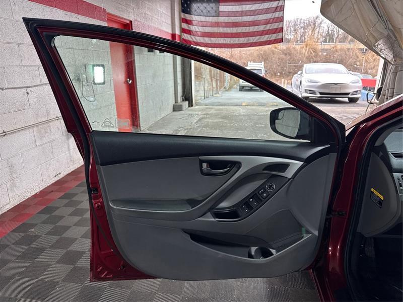 Hyundai Elantra SE 6AT 2015