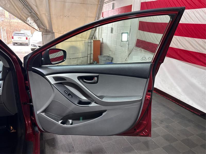 Hyundai Elantra SE 6AT 2015