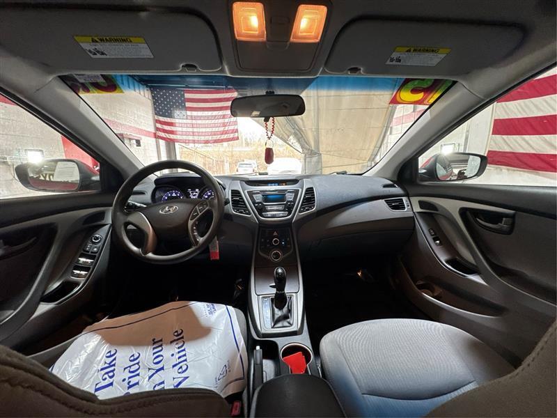 Hyundai Elantra SE 6AT 2015