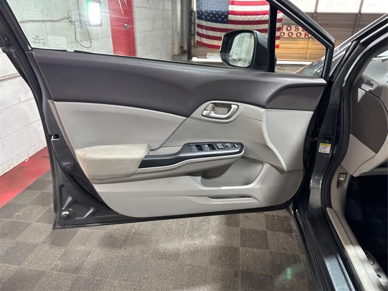 Honda Civic LX Sedan 5-Speed AT 2012