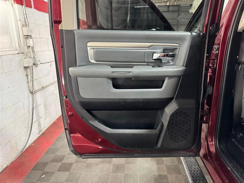 RAM 1500 SLT Crew Cab SWB 4WD 2016