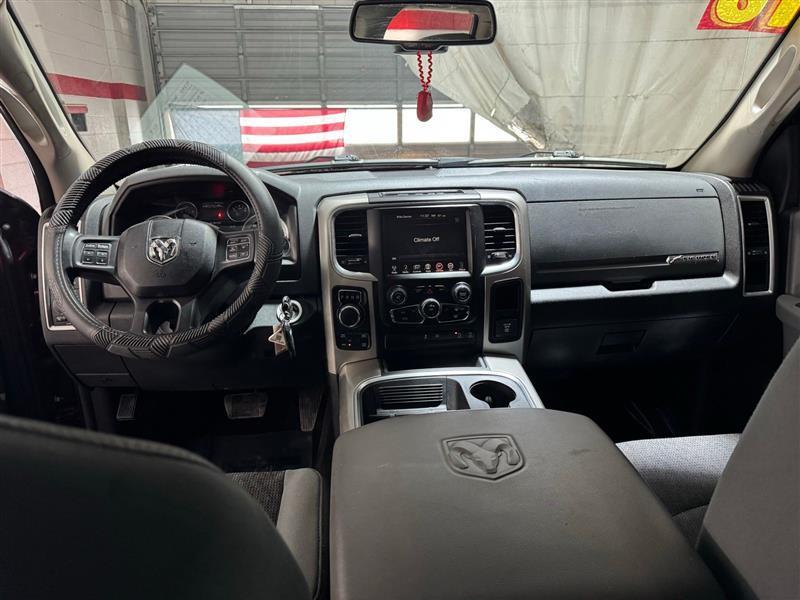 RAM 1500 SLT Crew Cab SWB 4WD 2016