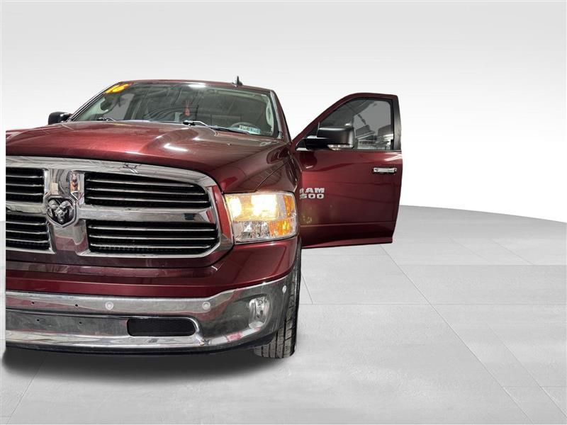 RAM 1500 SLT Crew Cab SWB 4WD 2016
