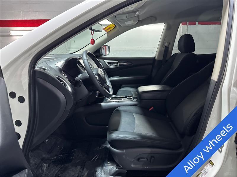 Nissan Pathfinder SV 4WD 2019