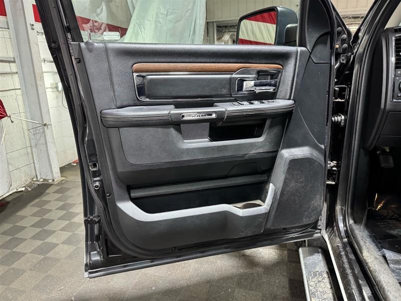 RAM 1500 Laramie Crew Cab SWB 4WD 2017