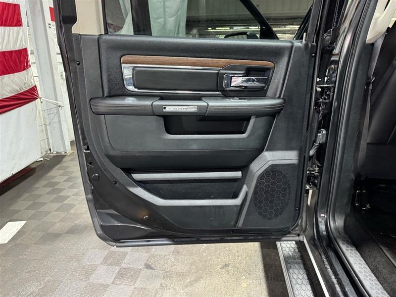 RAM 1500 Laramie Crew Cab SWB 4WD 2017