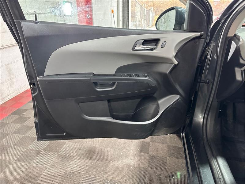 Chevrolet Sonic LT Auto 5-Door 2014