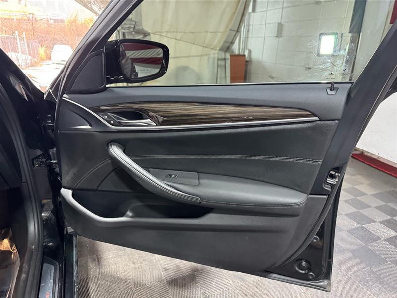 BMW 5-Series 530i xDrive 2019