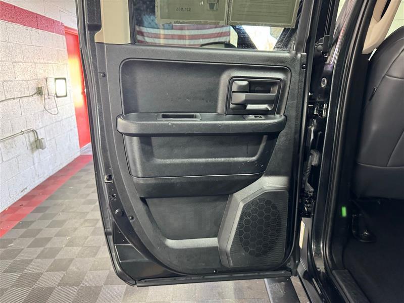 RAM 1500 Tradesman Quad Cab 4WD 2016