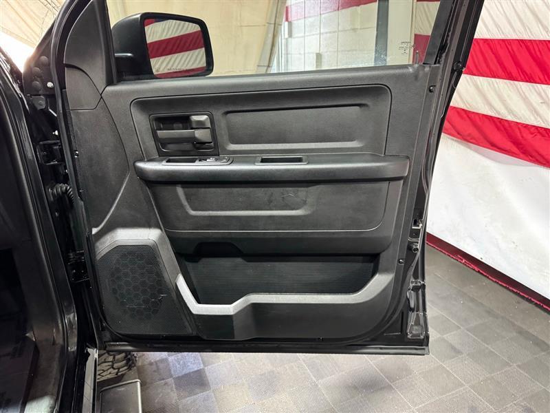 RAM 1500 Tradesman Quad Cab 4WD 2016