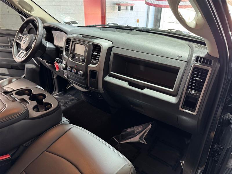 RAM 1500 Tradesman Quad Cab 4WD 2016