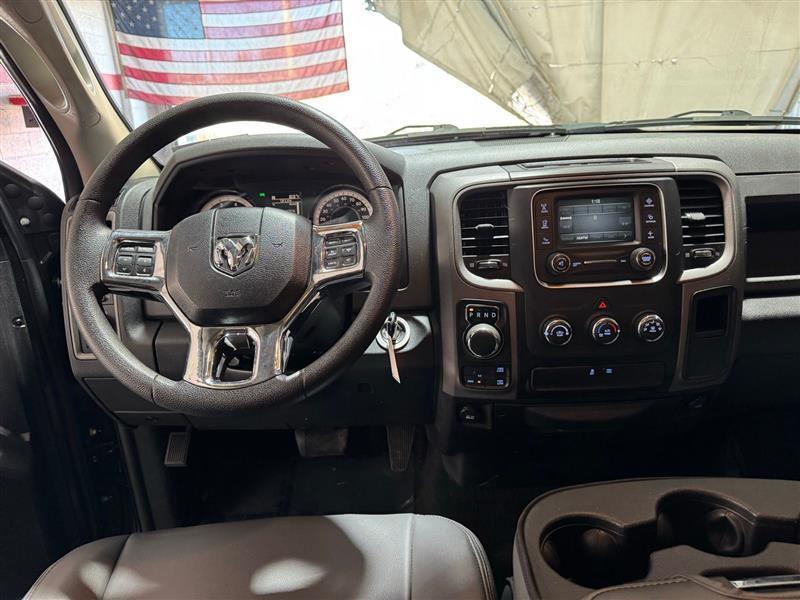 RAM 1500 Tradesman Quad Cab 4WD 2016