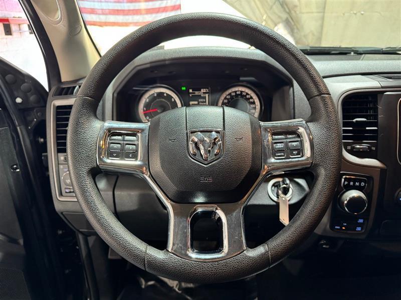 RAM 1500 Tradesman Quad Cab 4WD 2016