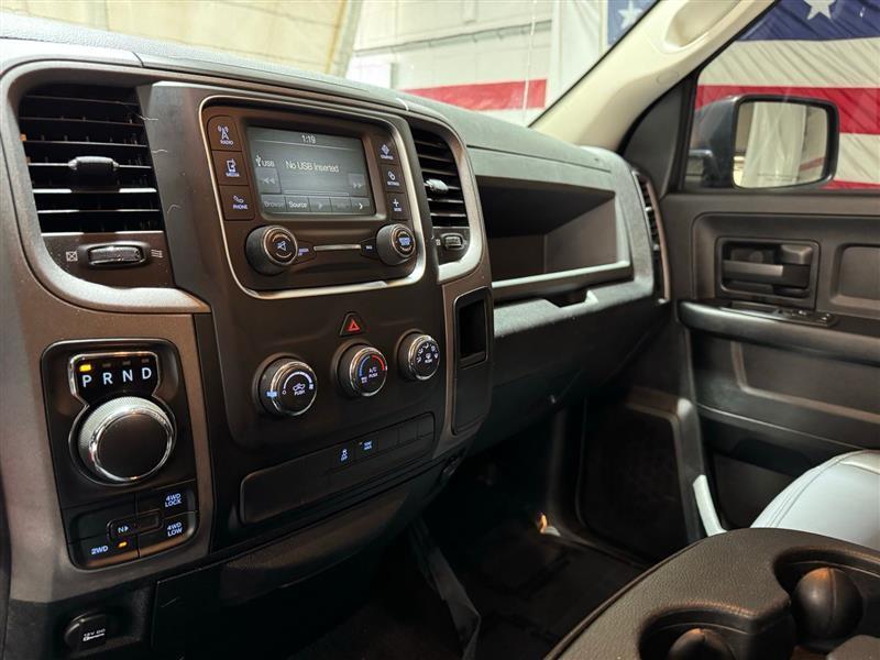 RAM 1500 Tradesman Quad Cab 4WD 2016