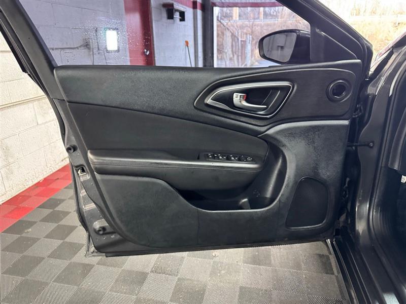 Chrysler 200 LX 2016