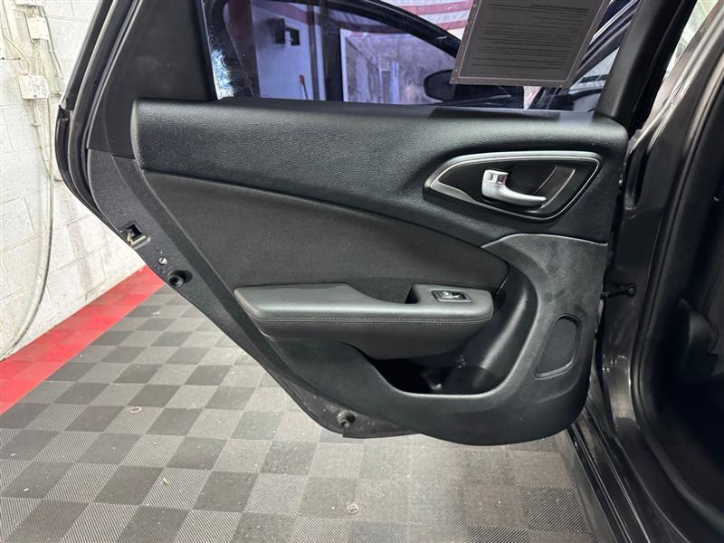 Chrysler 200 LX 2016