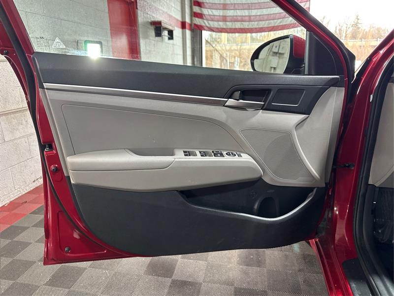 Hyundai Elantra SE 6M 2019