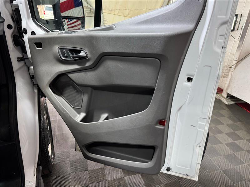 Ford Transit 250 Van Low Roof w/Sliding Pass. 130-in. WB 2021