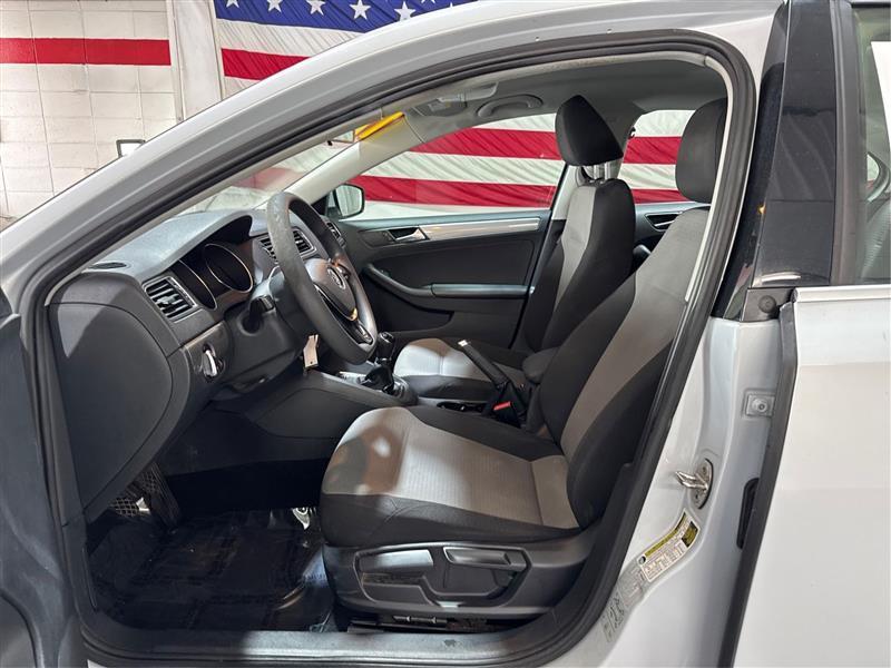 Volkswagen Jetta 1.4T S 6A 2017