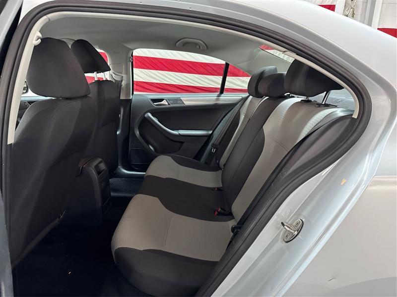 Volkswagen Jetta 1.4T S 6A 2017