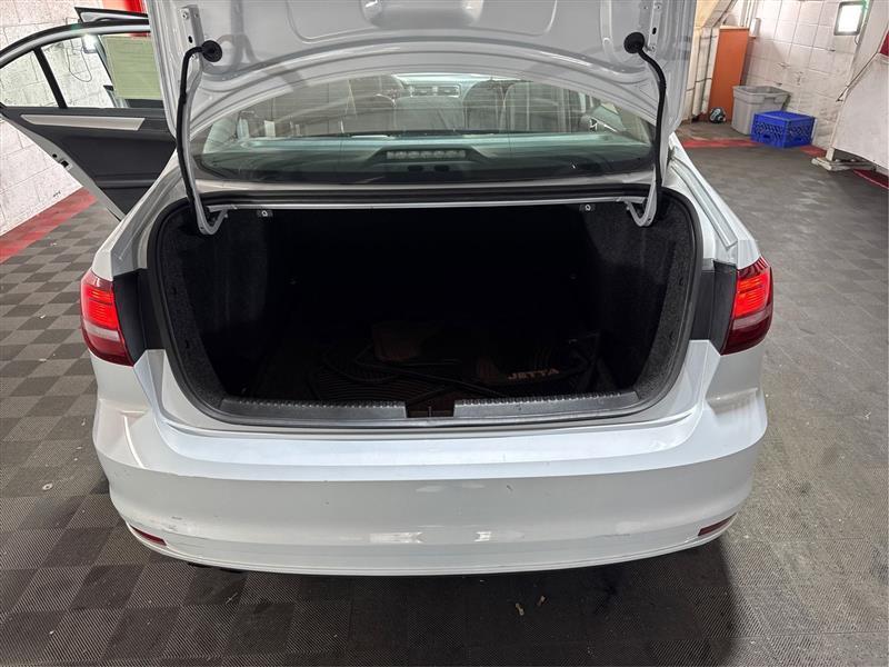 Volkswagen Jetta 1.4T S 6A 2017