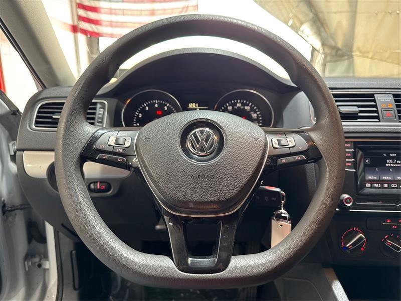 Volkswagen Jetta 1.4T S 6A 2017
