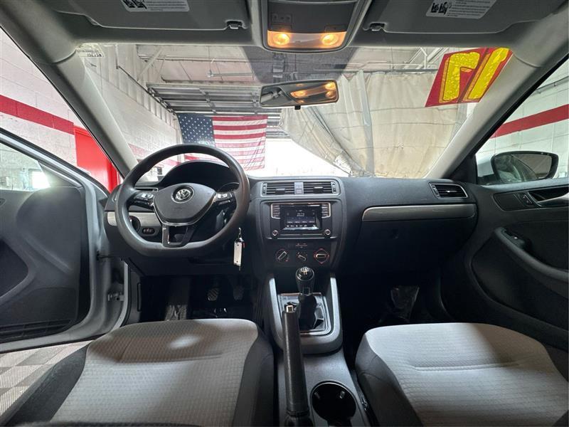 Volkswagen Jetta 1.4T S 6A 2017