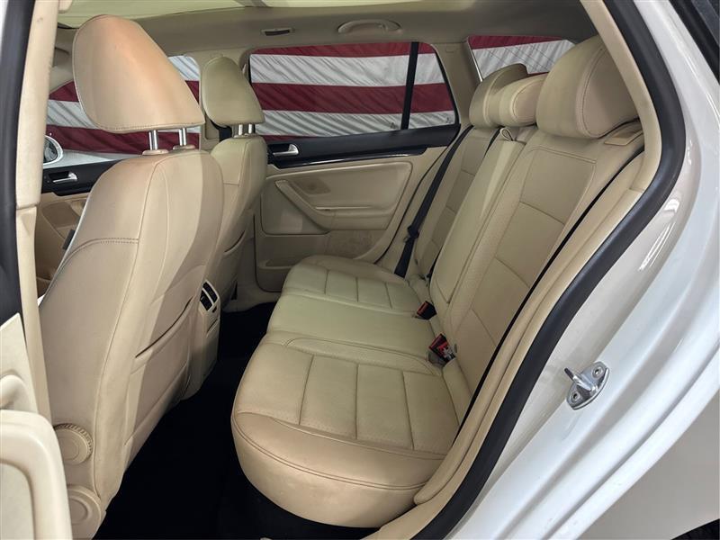 Volkswagen Jetta SportWagen 2.0L TDI 2013