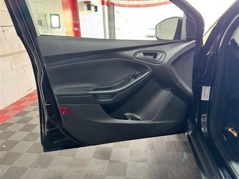 Ford Focus S Sedan 2016