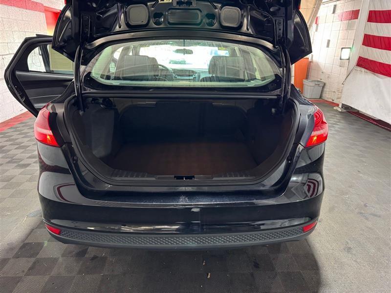 Ford Focus S Sedan 2016