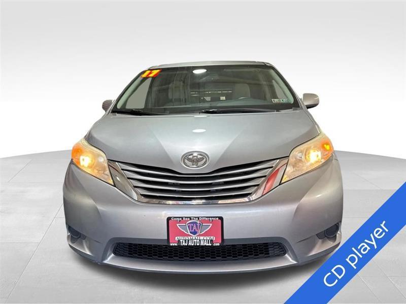 Toyota Sienna LE 7-Passenger AWD 2017