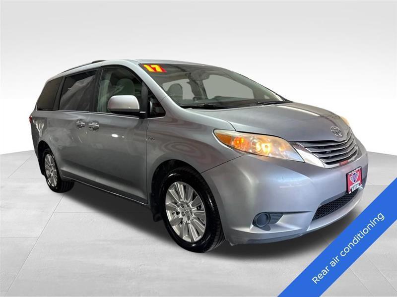 Toyota Sienna LE 7-Passenger AWD 2017