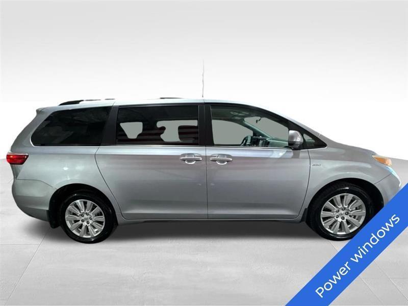 Toyota Sienna LE 7-Passenger AWD 2017