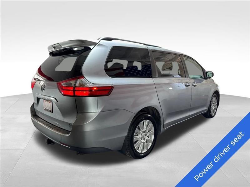 Toyota Sienna LE 7-Passenger AWD 2017
