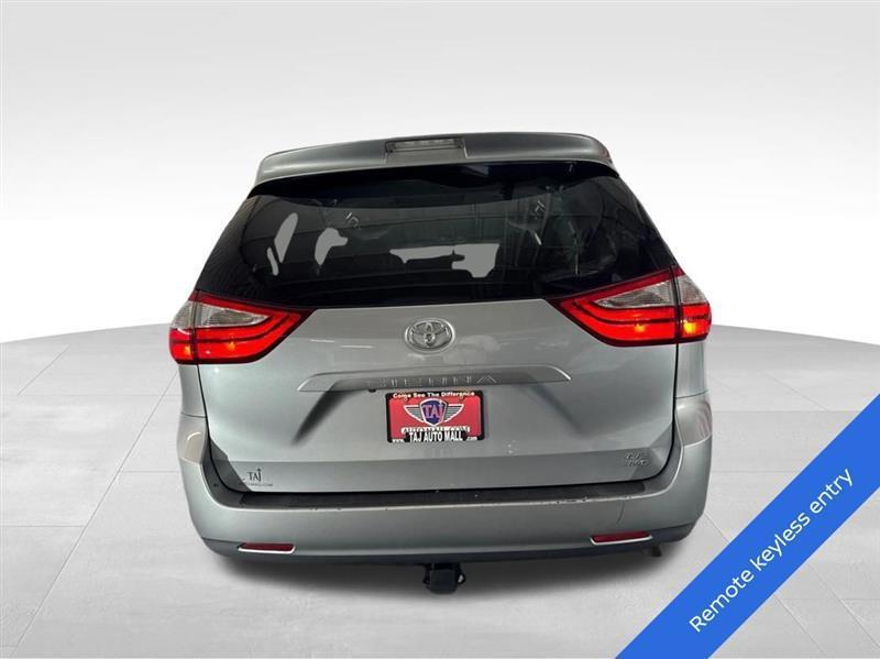 Toyota Sienna LE 7-Passenger AWD 2017