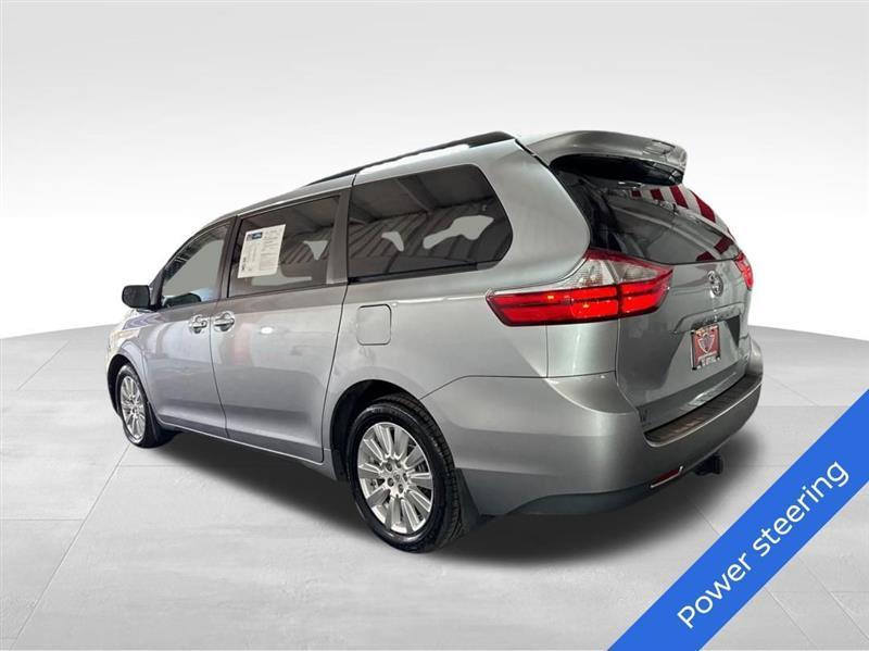 Toyota Sienna LE 7-Passenger AWD 2017