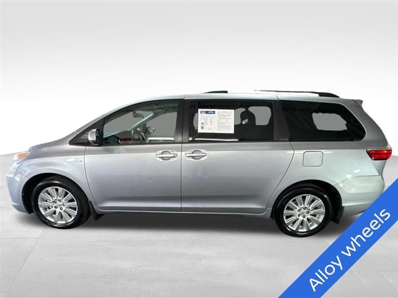 Toyota Sienna LE 7-Passenger AWD 2017