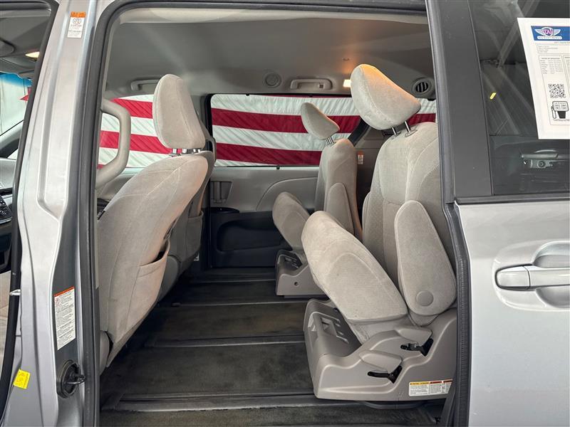 Toyota Sienna LE 7-Passenger AWD 2017
