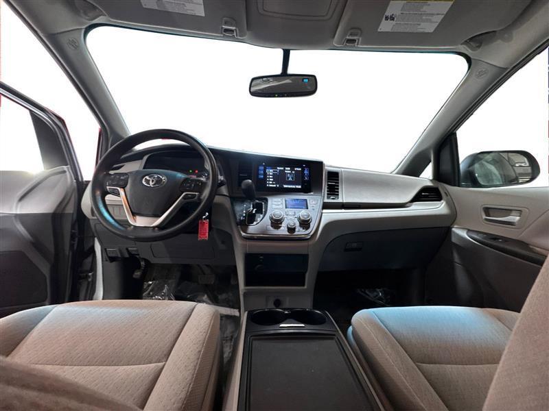 Toyota Sienna LE 7-Passenger AWD 2017