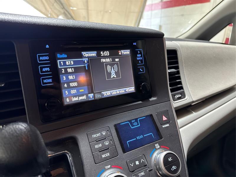 Toyota Sienna LE 7-Passenger AWD 2017