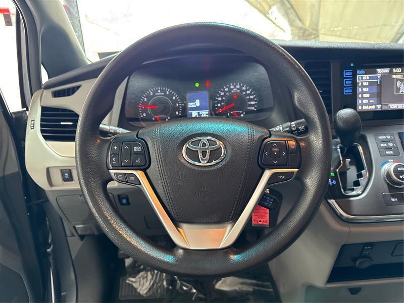 Toyota Sienna LE 7-Passenger AWD 2017